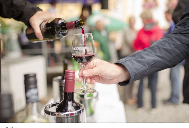 weininstitut's tweet photo. #Main Schleifen #Wein #Tasting in #Volkach https://t.co/xfo3h6cBMM #Franken #Bayern #Wipfeld #Obereisenheim #Untereisenheim #Stammheim #Zeilitzheim #Obervolkach #Astheim #Escherndorf #Fahr #Nordheim #Sommerach via @deutscheweine https://t.co/t9Fg3cqvK6