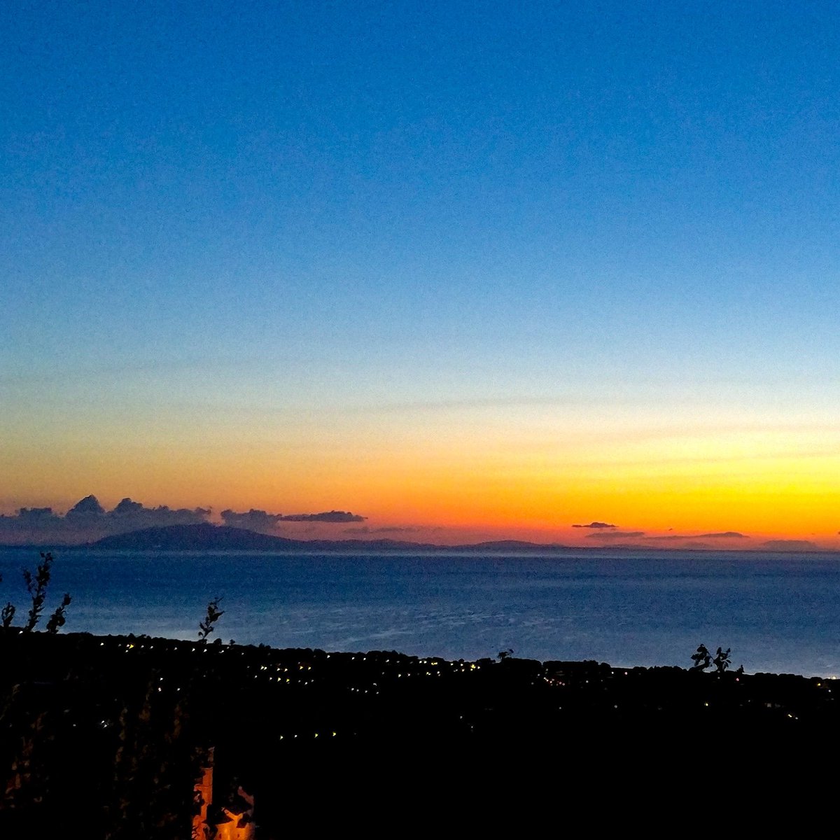 YVACC's tweet image. #corsica #santuniculaiu #alba #elba #dawn #sunrise lever du jour sur l'île d'Elbe et les côtes italiennes