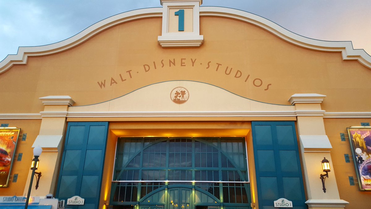 SergMontebello's tweet photo. Saturday's venue 🎼🎸😎
.
.
.
#guitar #guitarist #music #musician #band #performance #disney #disneyland #paris #france #travel #passion https://t.co/OgJ717ZWnR