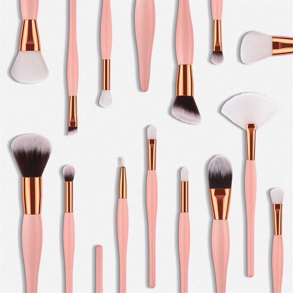 Brushes for the face and th eyes. Beauty for all. bit.ly/2kzt1H9 #makeupbrushes #beautybrushes