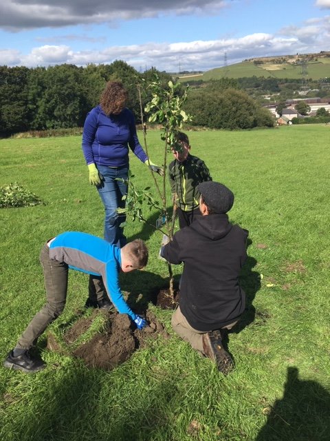 SheffieldLakes's tweet photo. Brilliant Woodland celebration in Stocksbridge on Sat- thanks to #steel_valley Mayor of Stocksbridge and the Inman Pavillion #foraging #treeplanting and we found a local Lumberjill! More on this to follow..! https://t.co/a52gWXYnEv