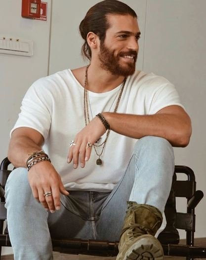 socipol's tweet photo. Bugünkü #IMDb Starmetre sonuçlarında #CanYaman başarısının tesadüf olmadığını gösterdi ve zirvedeki yerini korudu. Globalde 11 milyon kişi arasında yine ilk 2500 arasında yerini aldı.
#KıvançTatlıtuğ ve #AyçaAyşinTuran onu takip ediyor.

İşte o liste-> https://t.co/1aCJOsBXXt https://t.co/vKgvycguuY