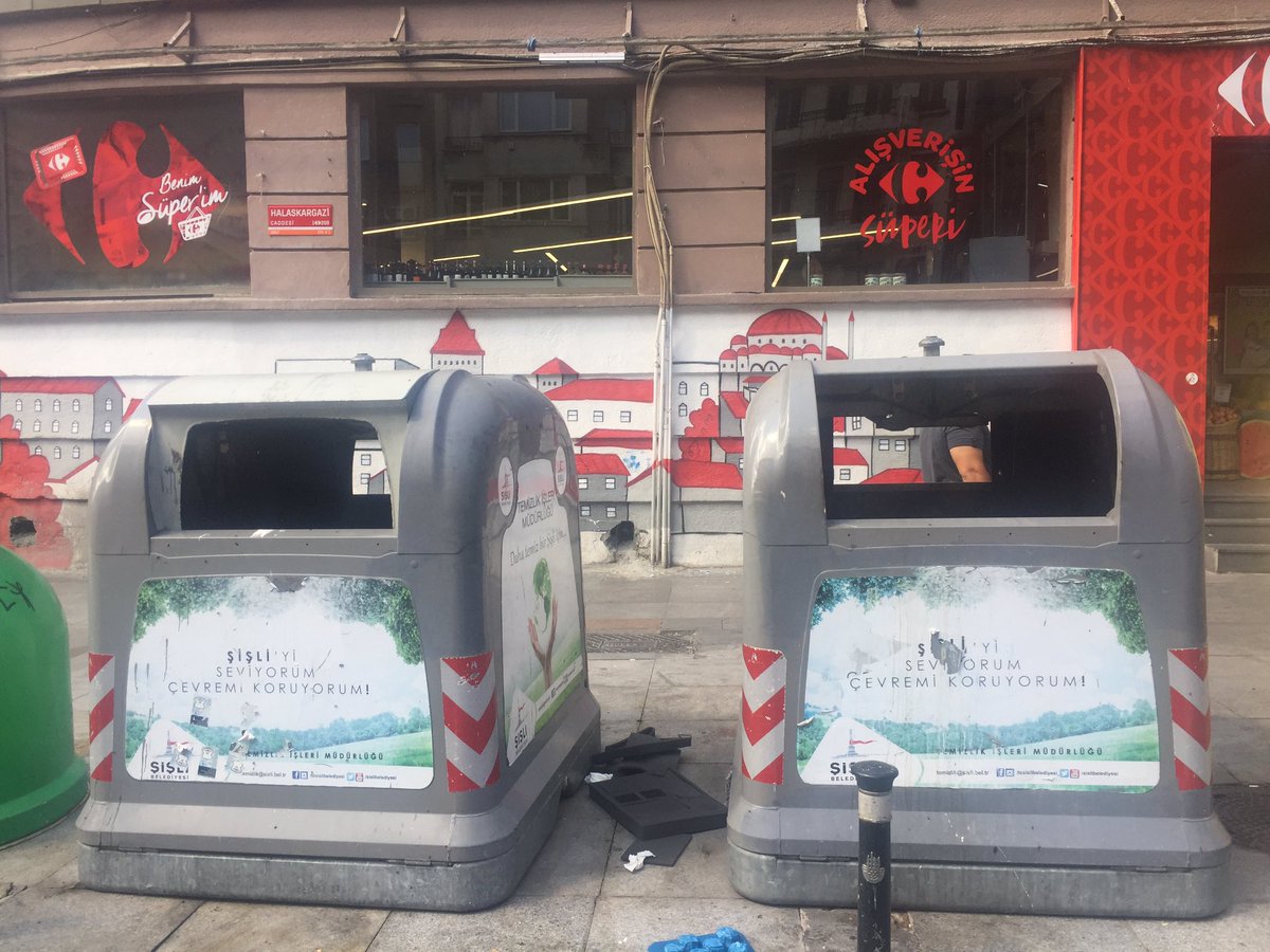 Selam değerli <a href="/sislibelediyesi/">Şişli Belediyesi</a> @ibbBeyazmasa <a href="/muammerkeskin75/">Muammer Keskin</a> <a href="/ekrem_imamoglu/">Ekrem İmamoğlu</a> burası halaskargazi caddesi no:92 nin önü Şu an burada tarifi mümkün olmayan bir koku var acilen çözüm bulması gerekiyor bu koku bugün ilk kez değil burada sürekli olarak var #güleryüzlütemizşişli