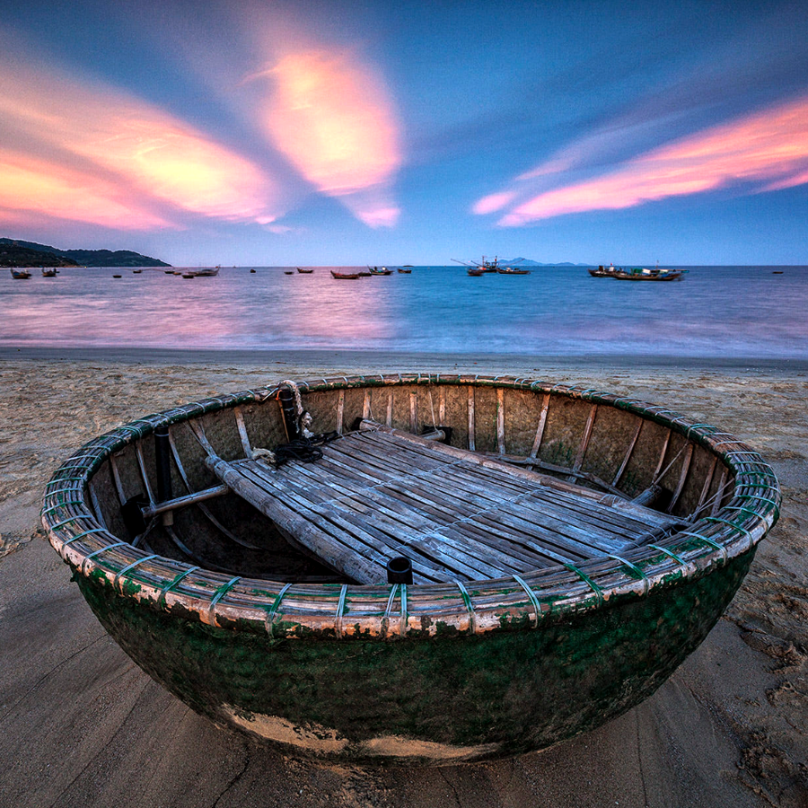 MyanmarTouching's tweet photo. My Khe Beach is voted by Forbes, Sunday Herald – Sun Magazine as the most attractive beach on the planet and Asia which is located in Danang City where is considered a worthy living city with many popular sightseeing as Han Bridge, Bana Hills, Son Tra Island...
#danang #Vietnam https://t.co/edYEZPIe2n