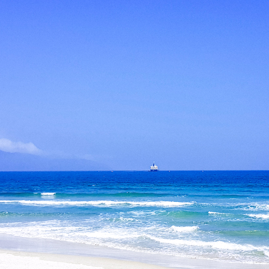 MyanmarTouching's tweet photo. My Khe Beach is voted by Forbes, Sunday Herald – Sun Magazine as the most attractive beach on the planet and Asia which is located in Danang City where is considered a worthy living city with many popular sightseeing as Han Bridge, Bana Hills, Son Tra Island...
#danang #Vietnam https://t.co/edYEZPIe2n
