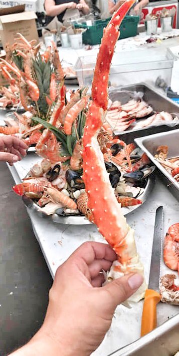 GuysEatingEst's tweet photo. A really big thanks to all our Guyโs team, friends, family & customers for helping makes this the best #oysterfestival ever!!!! #youareawesome #canalside #teamnells #nellsfamily #guysfamily https://t.co/YeySVehOkD