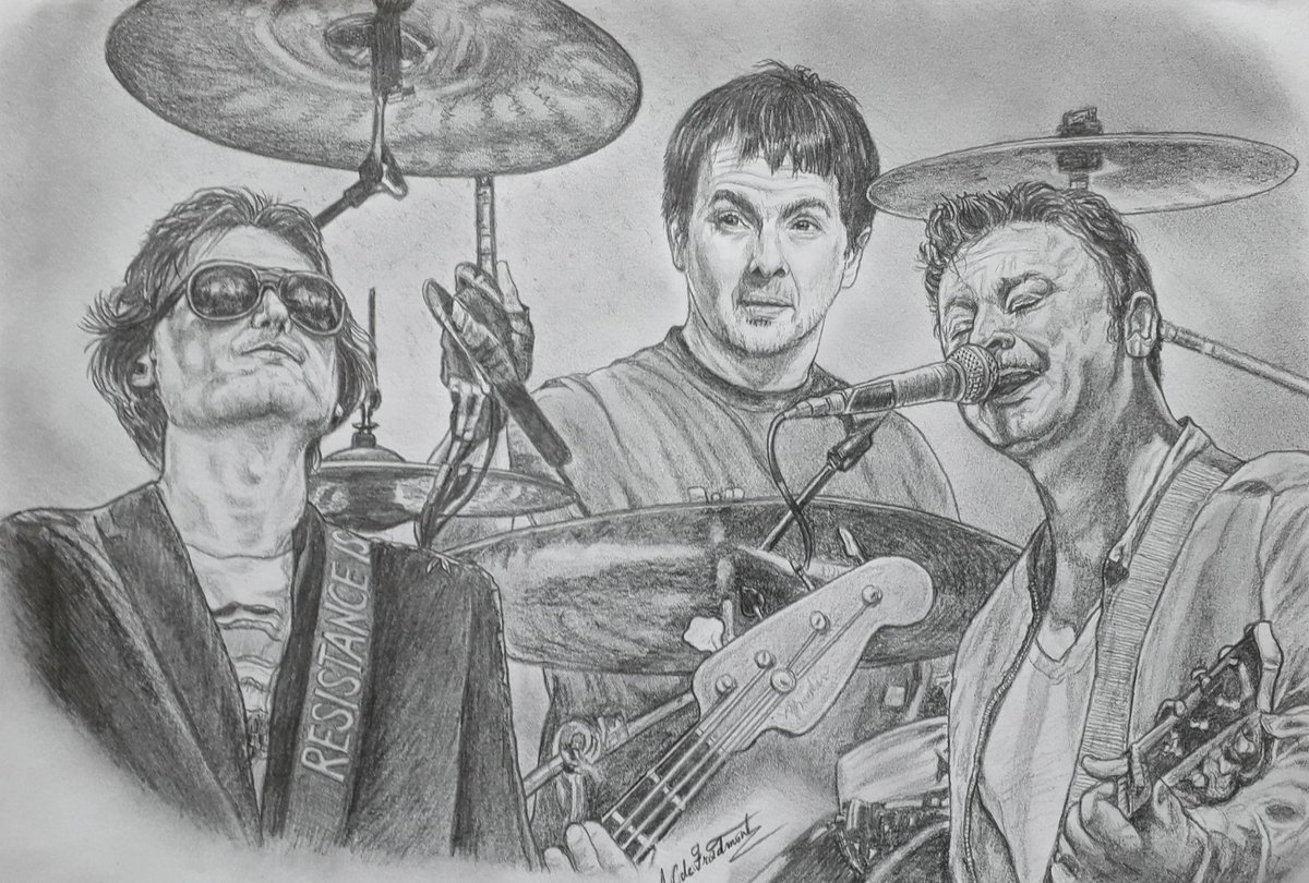 Loved the @manics set at @BSFestival last month! Showed them this sketch (still in progress) and James Dean Bradfield told me I should give it to them on the next occasion😊I certainly will! 
@seanmooremanic #manics #manicstreetpreachers #jamesdeanbradfield #nickywire #seanmoore