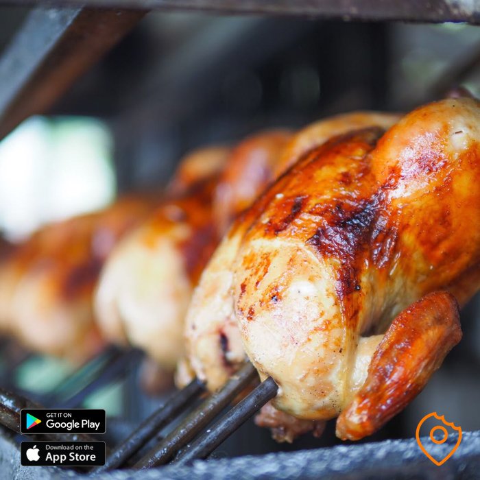 In Chiang Mai you have two restaurants that are famously specialized in Grilled Chicken, or Kai Yang. One of them is SP Chicken that build their own rotisserie in front of their shop. (The other restaurant is Cherng Doi). #TopTravelFoods #ThaiFood #KayYang #ChiangMaiFood