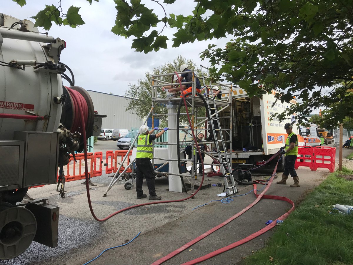 DrainAlert's tweet photo. Very pleased with the #drainalert team to successfully install 55m of #drain #liner to repair a broken 375mm diameter #drain at Stonebridge Park, Liverpool for #caddickcontruction. https://t.co/c8aPwaFSSv