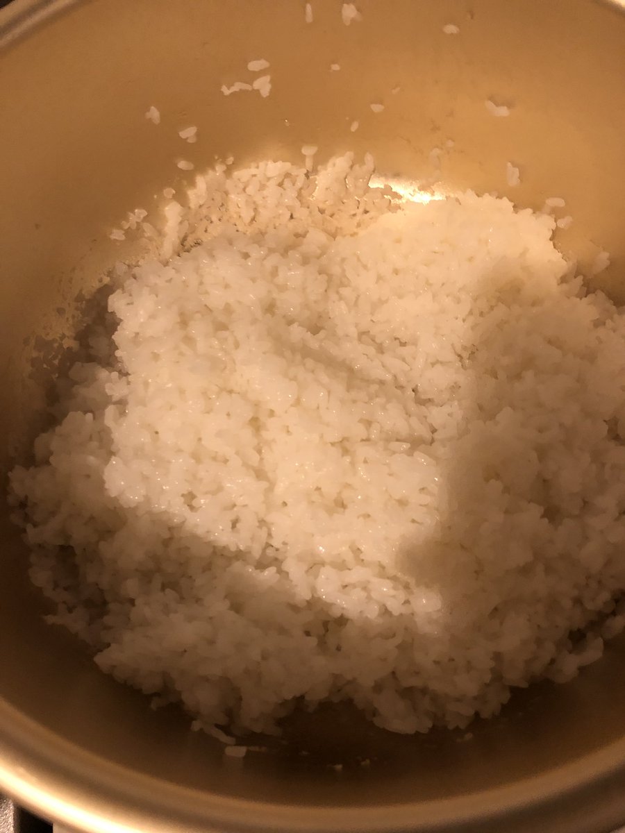 ベルヌイ 緑のタヌキ On Twitter 意外と水加減と火加減が難しいのよねー 私も時々フライパンで生米からピラフ作るけど いつも芯が残る