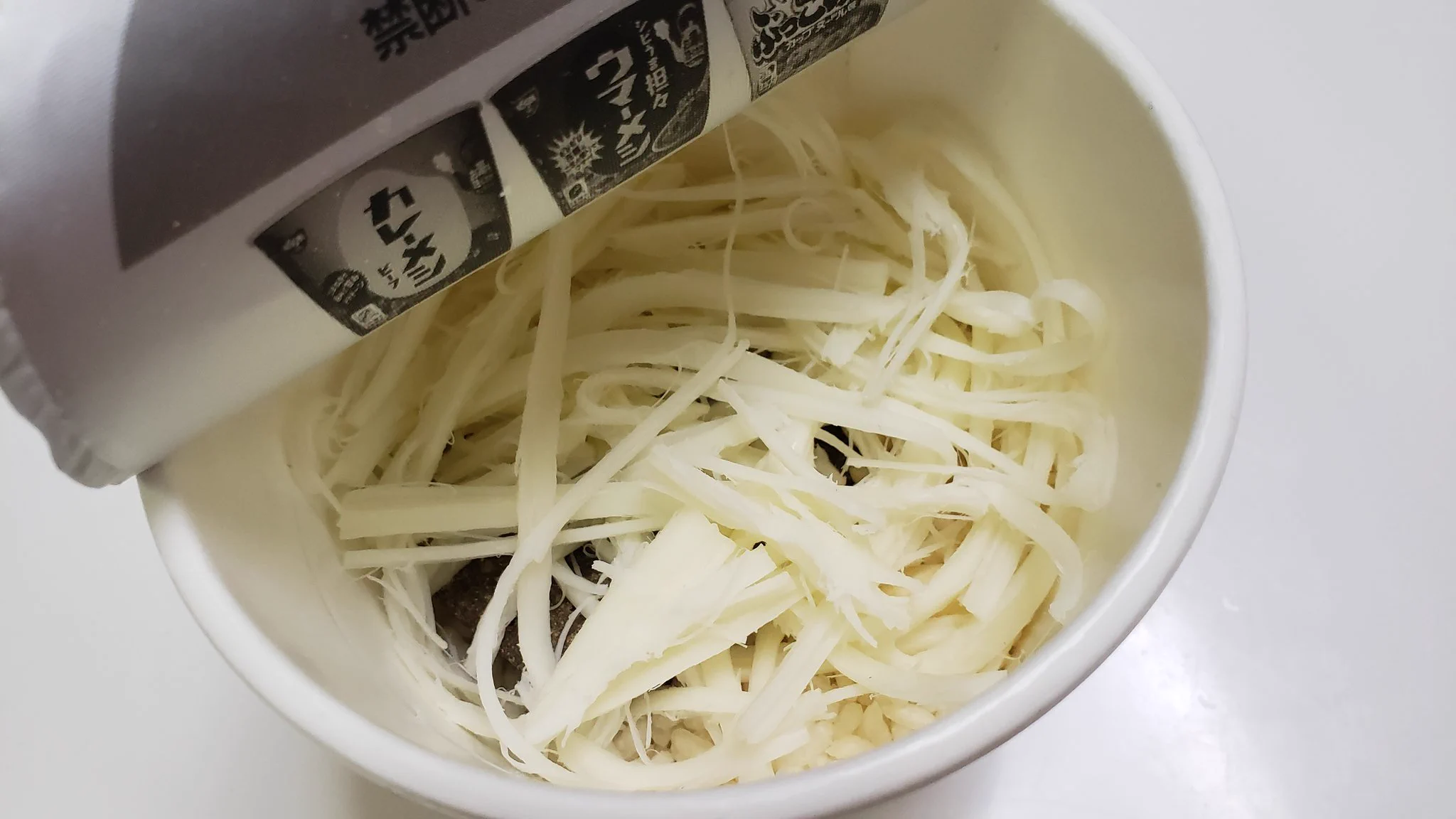 カレーメシとさけるチーズが最強!!ネオジャスティスチーズカレーメシ!!!