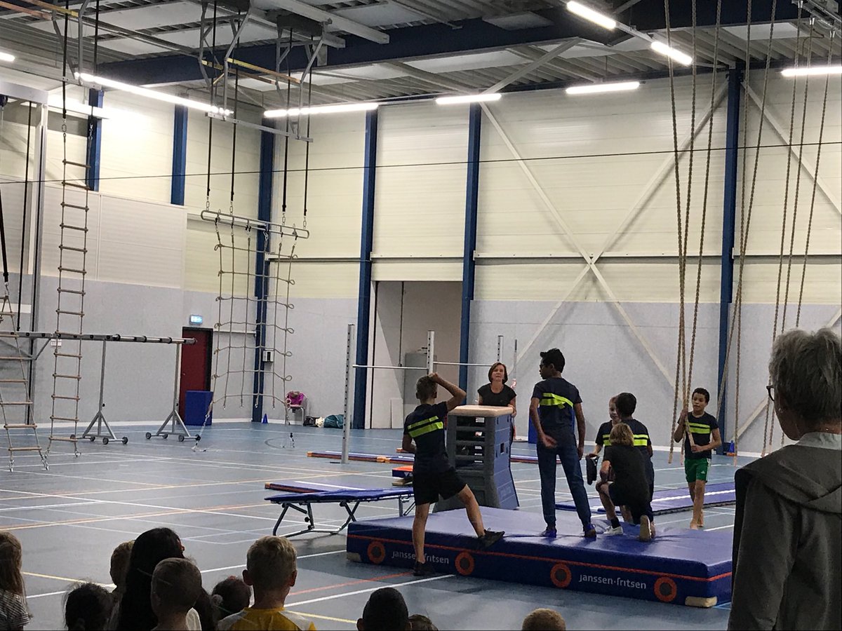 In de sporthal van ⁦<a href="/SVWippolder/">SV Wippolder</a>⁩ wordt nu gesport door de kinderen van de Prins Mauritsschool. Wat een mooie samenwerking.