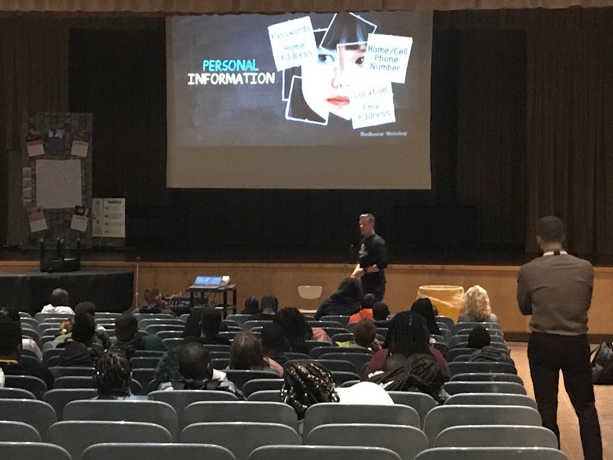 ClaryCougarSCSD's tweet image. LMS ⁦@mpasternak629⁩ teaching our 7th Graders about safe and secure internet usage. #SCSDsuccess