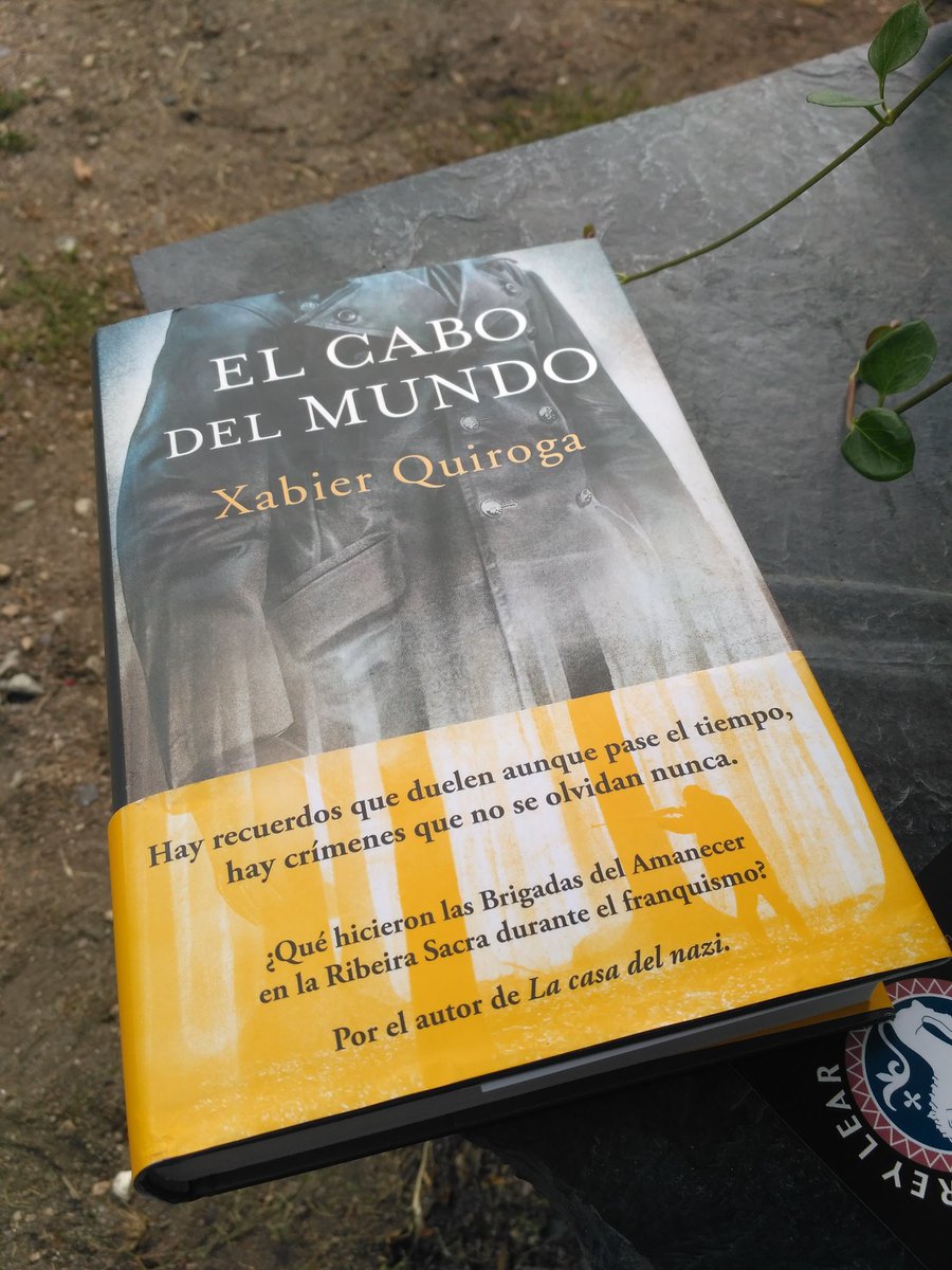 JoseLuisSD's tweet photo. Hay libros que se abren y se leen y libros que los abres y te atrapan. Tremendo #elcabodelmundo #ocabodomundo  @xabierquiroga1 https://t.co/HTrl3fUXqO