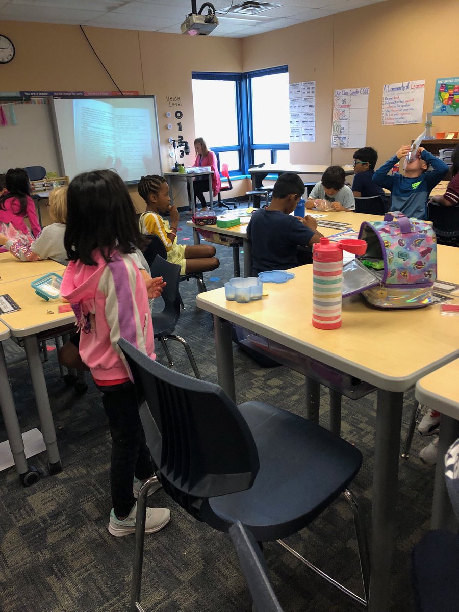 KimberlyLaneWPS's tweet photo. Snack time and read aloud time #KLRocks #VocabularyWork https://t.co/DyLAOP4YFr