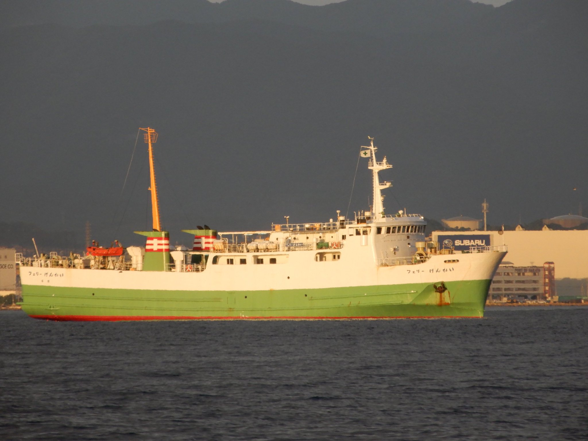 Steering Light 操舵目標灯 九州郵船 フェリーげんかい 9月7日博多湾にて 台風の影響で博多湾内で錨泊中でした T Co Bkzfytaq5s Twitter