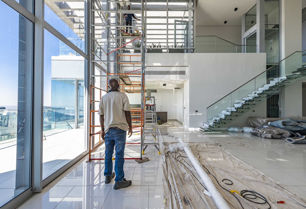 MehaInteriors's tweet image. Installation of Lounge and Dining areas in progress #sandhurstpenthouse #installationinprogress #interiordesign #mehainteriordesign #lounge #dining