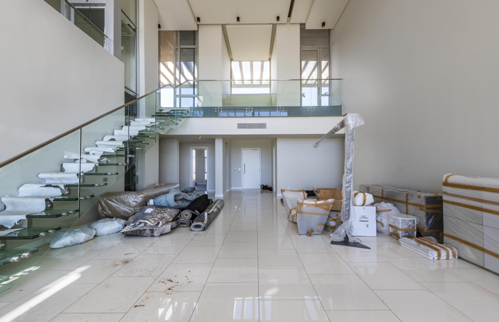 MehaInteriors's tweet image. Installation of Lounge and Dining areas in progress #sandhurstpenthouse #installationinprogress #interiordesign #mehainteriordesign #lounge #dining