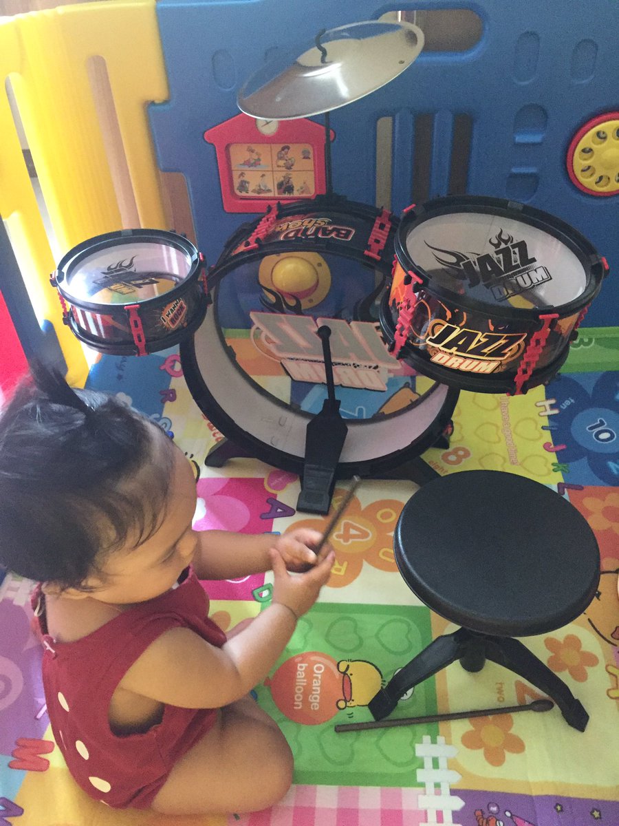 faizxsalem's tweet photo. Rough day for my drum technician. Today’s his first day on this job🥺 https://t.co/v1Mb5ykycZ