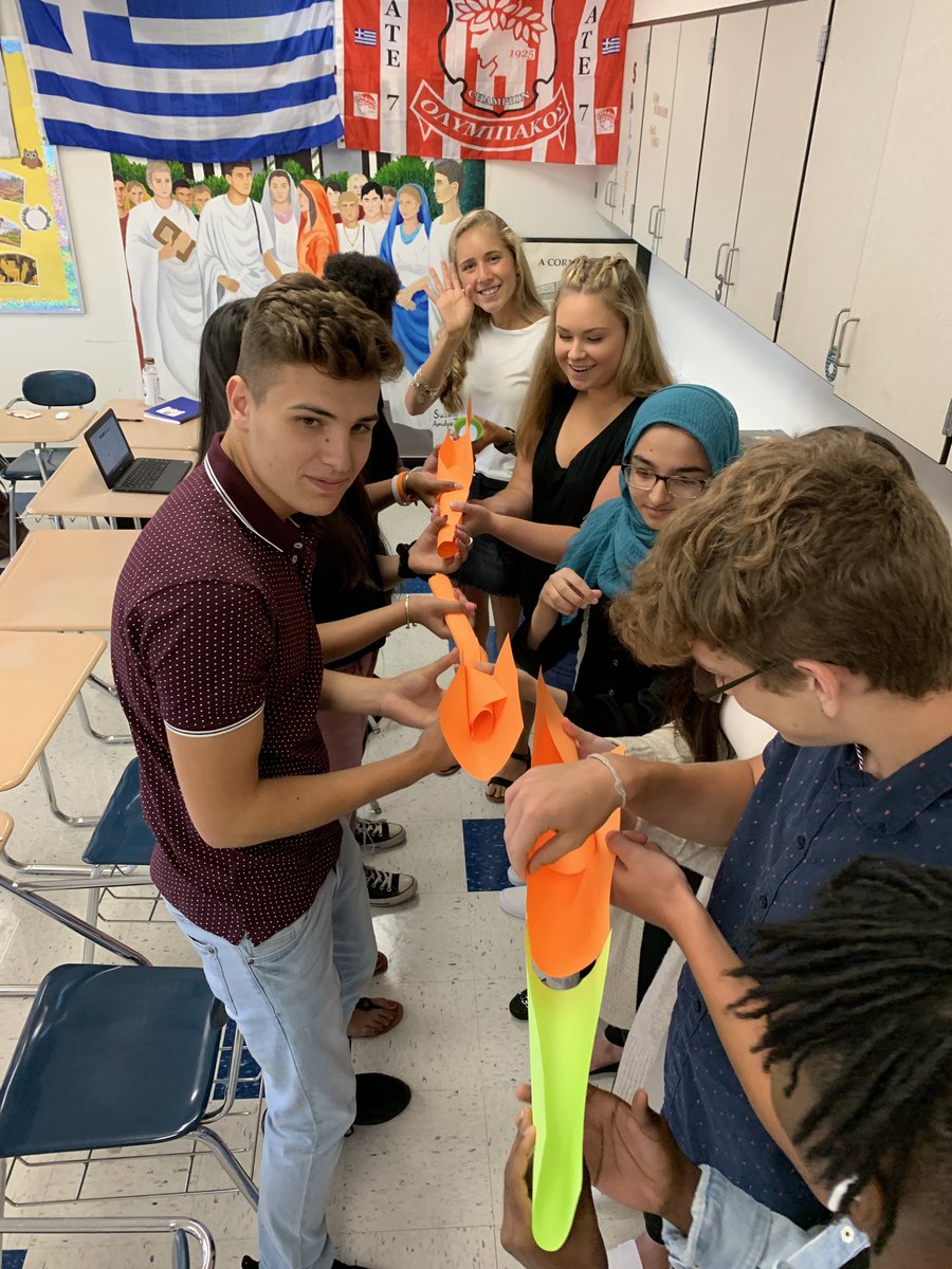 Bison_Caeruleus's tweet photo. Day 1 Challenge in Latin 2, Period 1!!! #LatinFam #ShakerLatin #DayOneFun #MarbleChallenge #CommunicationIsKey #BuildingFriendships @Djosephcorr @KathleenSkeals https://t.co/Y0mserd0hB
