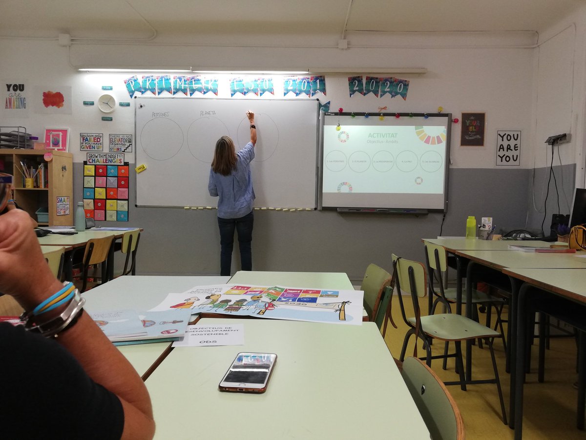 Escola Ramon Llull tweet media