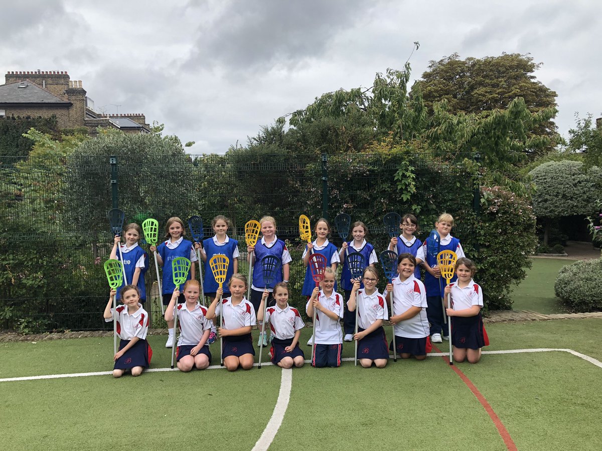 BroomwoodPSport's tweet photo. 4N loved their first lesson of Lacrosse this afternoon!  #invasiongames #NWSbh_Class4 #MondayFunday https://t.co/GSLPlqSKEi
