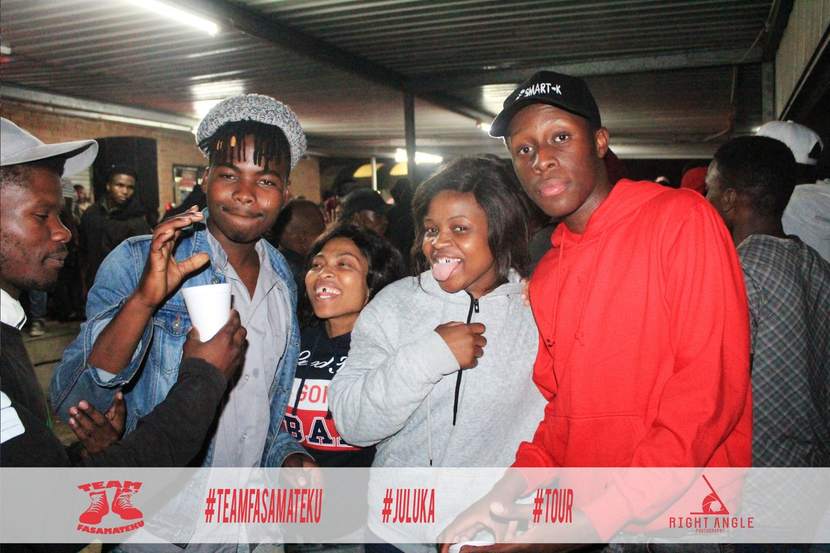 TeamFasamatekuM's tweet photo. #TeamFasamateku #Juluka #Tour #Hotspot #Kusazodanswa #EP 
@iamblueblazer
 
@iamKingSkills
 
@Smart_Kruga
 
@PionopsisEnt 
FANS AFTER A LIT PERFORMANCE! https://t.co/VElk9kSX5l