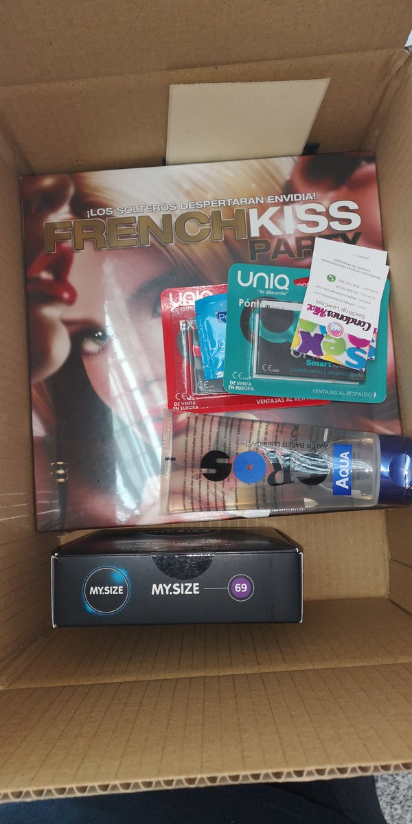 photoboudoirbcn's tweet image. Con el pedido en casa 😏😈, gracias @Condonesmix por el juego de mesa... Ahora solo falta alguna #ParejaSwinger para probarlo 😜🎉🎉