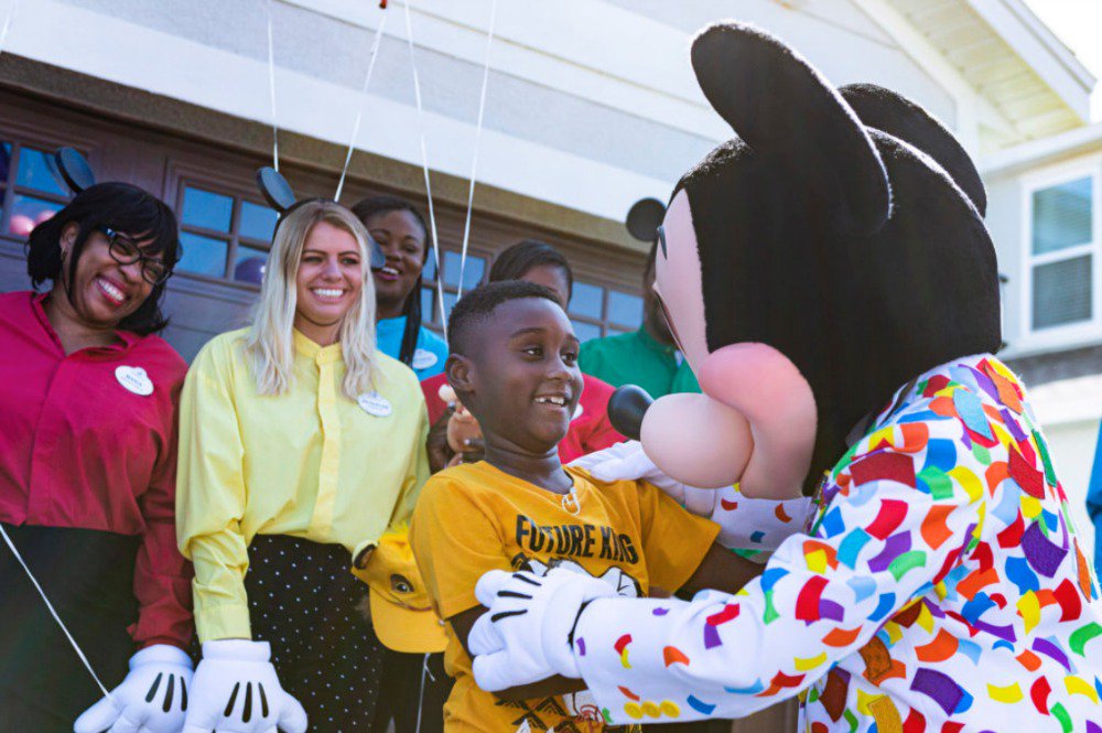Six-Year-Old Boy Donates Vacation Savings to Hurricane Evacuees Gets Birthday #Disney Trip wdwinfo.com/news-stories/s…