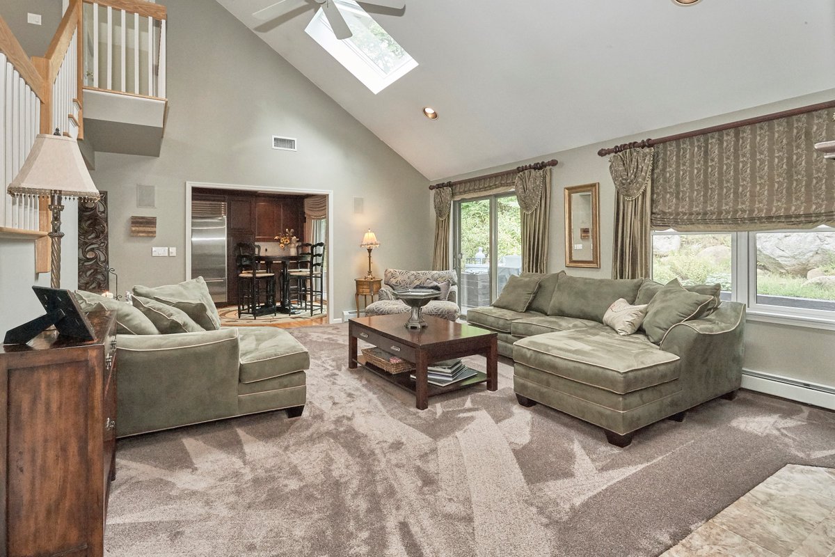 theanthonygteam's tweet photo. NEW LISTING!! 3 Augusta Court | Tuxedo Park, NY | 3 Bed | 2.5 Bath The Anthony G Team @ Keller Williams Valley Realty See MORE @ https://t.co/QPHMAPpCX2... #TheAnthonyGTeam #KW #KWVR #TheHudsonValley #HudsonValley #realestatelife #realtors #newlistings #homeforsale #house https://t.co/gYQ77n68q5