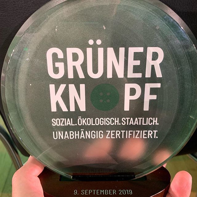 3FREUNDE's tweet photo. #grünerknopf #3freunde #ersterschritt #wiegehtesweiterdeutschland https://t.co/YsBSmb5xce https://t.co/MM17ZSXkzR