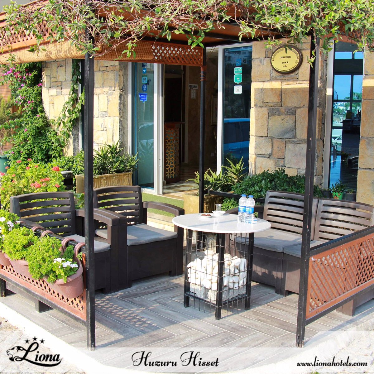 Yeni haftayı verandamızda çiçek kokuları eşliğinde karşılayın 🌺🐚
#huzuruhisset 

#bodrum 
#pazartesi