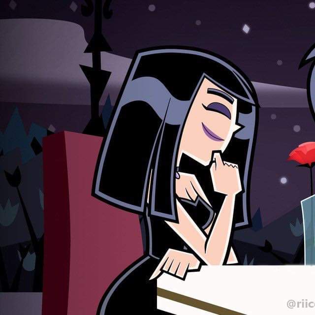 _LORD_VAMPIRE's tweet image. Lágrimas de un LORD :

Recuerdo aquella tarde....

En qué un hombre se enamoró,
De quién menos se imaginaba,
De quién no esperaba y a quien no buscaba...

Desde ese día aprendió,
Que el amor no se elige..
Es el, el que elige el momento 🌹.

#NegraMelancolía