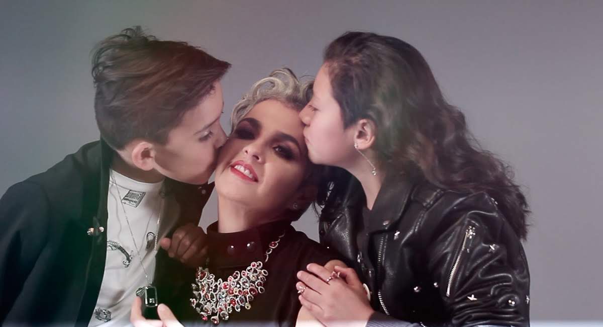 OneFederation's tweet photo. Sin duda nunca habrá un amor más grande he incondional que el de una madre por sus hijos y sin duda @Federicaq nos enseña ese gran amor #Fede #Tian #Maria #Familia #Amor #1FD #TeQueremosFede 💙 https://t.co/TpXgvYt6AB