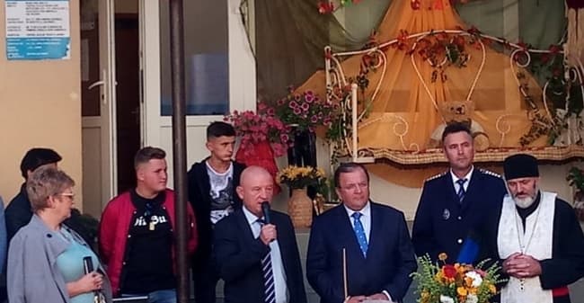 stiridinbucov's tweet image. Președintele Consiliului Județean Suceava, Gheorghe Flutur, a participat astăzi la deschiderea anului școlar la Centrul Școlar de Educație Incluzivă ”Sf. Andrei” din Gura Humorului, unitate subordonată CJ Suceava.  #GheorgheFlutur #GURAHUMORULUI stiridinbucovina.ro/2019/09/09/flu…