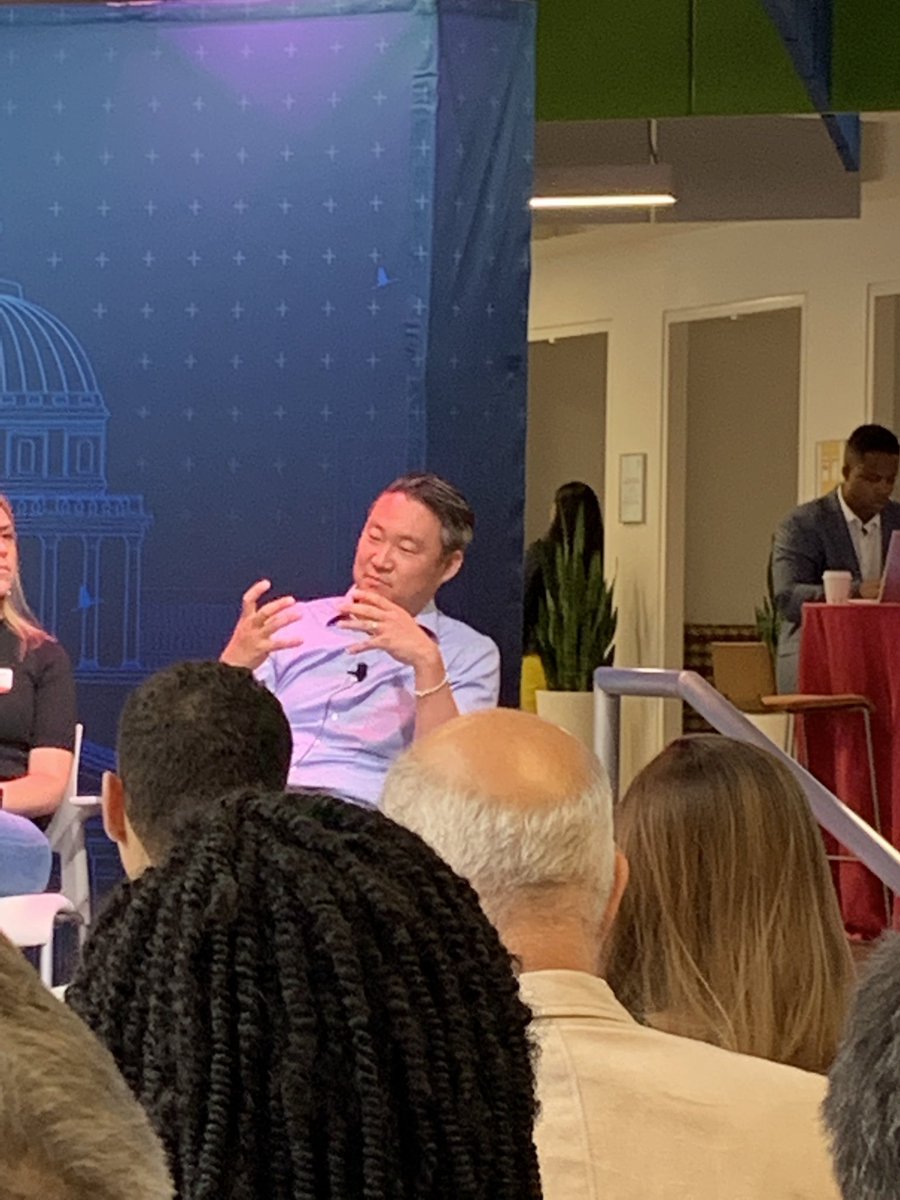 KirkDBorne's tweet image. Super #startup champion @brianbpark is in the house, at #dcsw2019 in the #BoozAllen Innovation Center...
🌐 Forbes “17 Top Business Gurus to Follow”
🌐 Managing Partner at the SparkLabs Cyber+Blockchain.
🌐 Director of Technology for #Edtech #startup @CuratorSolution