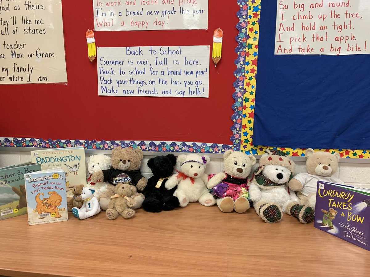 PeakeTeacher's tweet photo. #NationalTeddyBearDay #readtoyourbear#happyclassrooms https://t.co/vQztGKTLd0