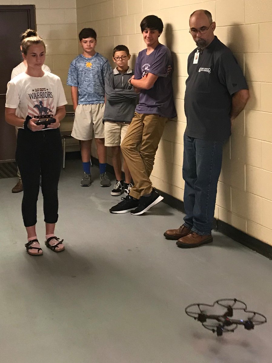 LamarCoCTE's tweet image. Students in the new Drone (UAS) class are perfecting their piloting skills with lots of practice, practice, practice! #realskillsLCCTE #differencemakerLCSD