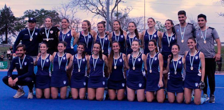 fabisimon's tweet photo. ¡Felicitaciones a todo @hockey_cabna por el título en el #ArgentinoDeClubes🏑! Último campeón del #TorneoMetropolitano y ahora campeón nacional. Un equipo en crecimiento y demostrando que se puede. ¡SALUD CAMPEÓN🏆! 

Foto📸: @ArgFieldHockey https://t.co/xFJ5KQgSPW