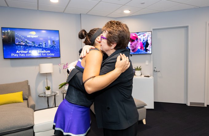 MuhammadLila's tweet image. This year, Bianca Andreescu and Rafael Nadal each got paid exactly the same amount ($3.85M) for winning their respective US Opens Finals.  

Know why it's equal?

Because in 1973, @BillieJeanKing threatened to boycott the tournament unless women were paid the same as men.

🎾