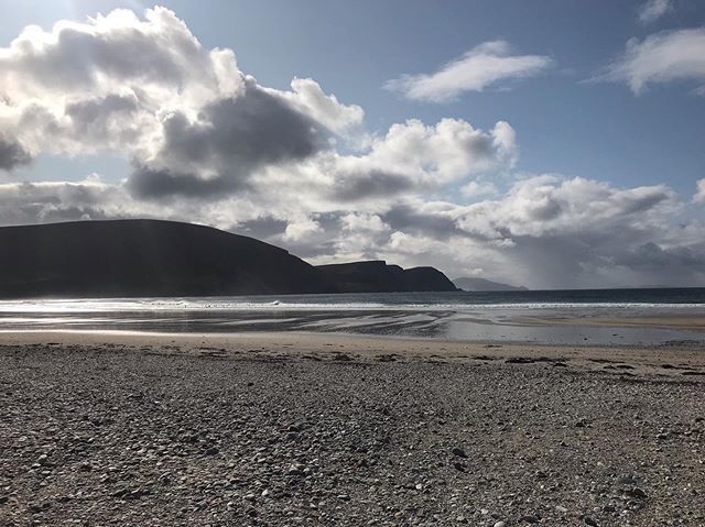thekiwiroamer's tweet photo. Cliffs over Keel Beach, surfers included 
#beach #surfschool #aftertherain #kiwiroamer #ocean #ireland https://t.co/O9n0TMUyBE https://t.co/2Rz5Wq4Kh7