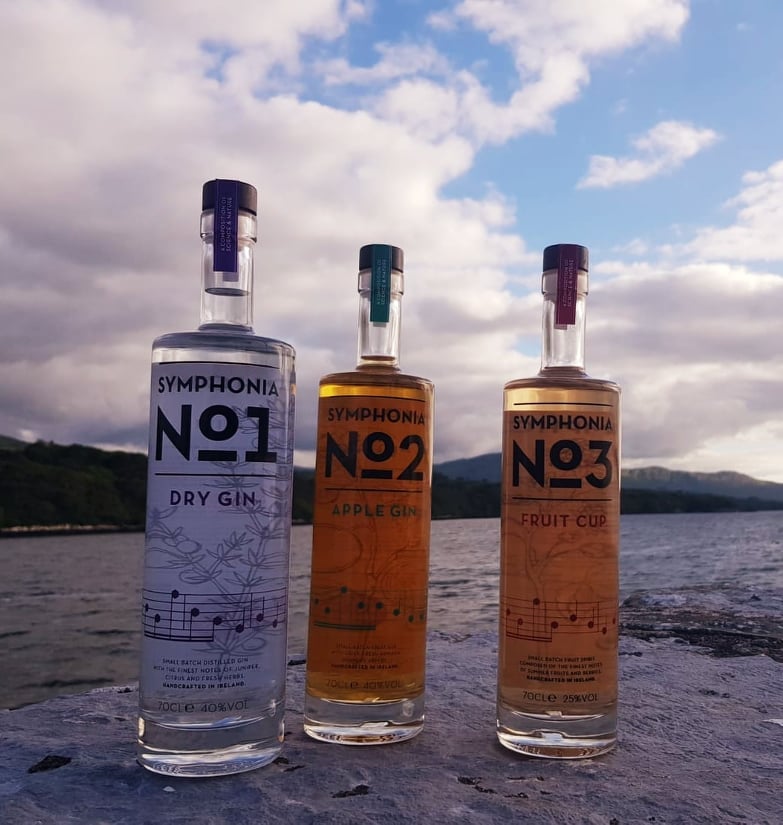A change of season is well on the way, and its prime time to harvest those apples.
With that thought our Symphonia No2 Apple gin is perfect for Autumn refreshment. Dash of cinnamon and decorated with a sprig of thyme.

#tastetheisland #tastethecountry #symphoniagin #applegin #gin