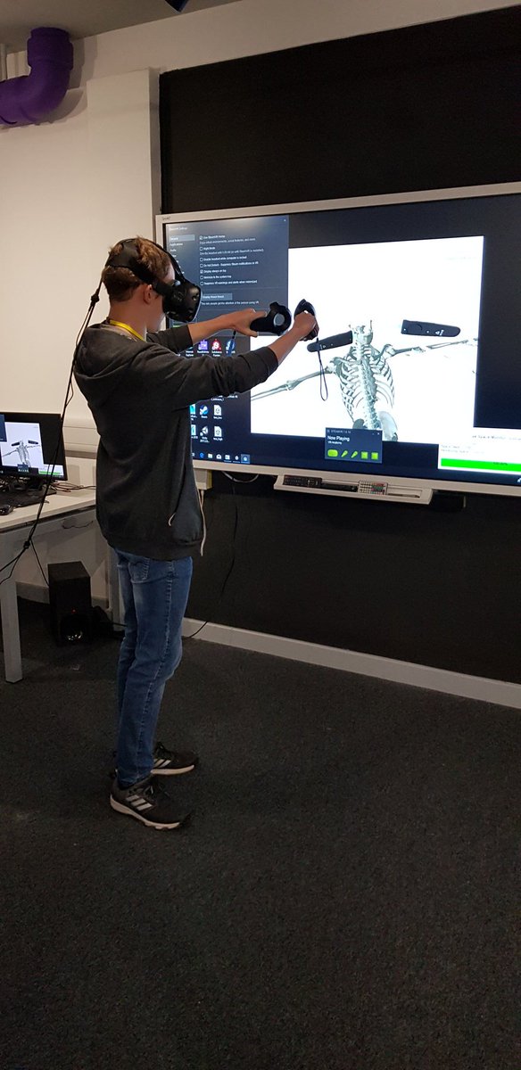 NNescot's tweet photo. HND VFX student, James puts the VIVE to good use by researching human anatomy for his latest project. https://t.co/AIn5XL4chN