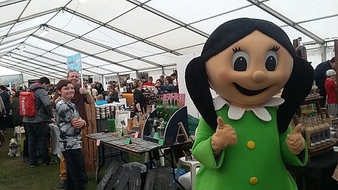 Diolch bawb ddaeth i'n gweld ni yng Ngŵyl Bwyd a Diod Wrecsam dros y penwythnos, <a href="/ApMagiAnn/">Magi Ann</a> wedi mwynhau'i hun hefyd a braf oedd rhannu stondin gyda @LearnCymraegGDd! Thank you to everyone who came to see us at <a href="/WrexhamFood/">Wrexham Food Festival 2019</a> over the weekend, <a href="/ApMagiAnn/">Magi Ann</a> also enjoyed herself!