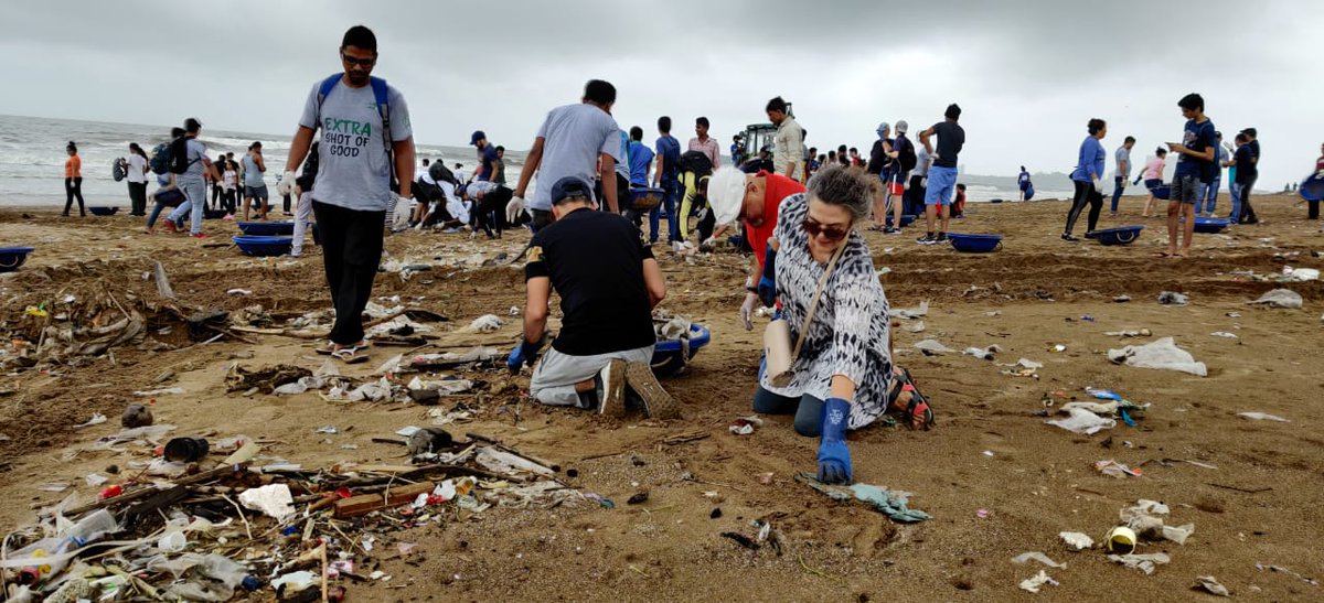 AfrozShah1's tweet photo. Week 203 - 204 .

3 activities done in 2 days :

1. 2 Visarjan cleanup  - Saturday morning and Sunday night along with @mybmcwardKW .

2. River mithi rejuvenation - training citizens for #Circulareconomy .

Our bit for Mother nature , Our planet , Our oceans and Our country . https://t.co/HsoxRiIXba