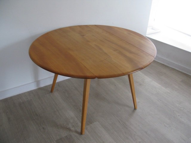 Funkyjunkyuk's tweet photo. A 1960s drop leaf table by Lucian Ercolani for Ercol #interiors #interiordesign #retro #retrotable #table #vintage #ercol #heals #diningtable #elm https://t.co/CFQTXKoyY7