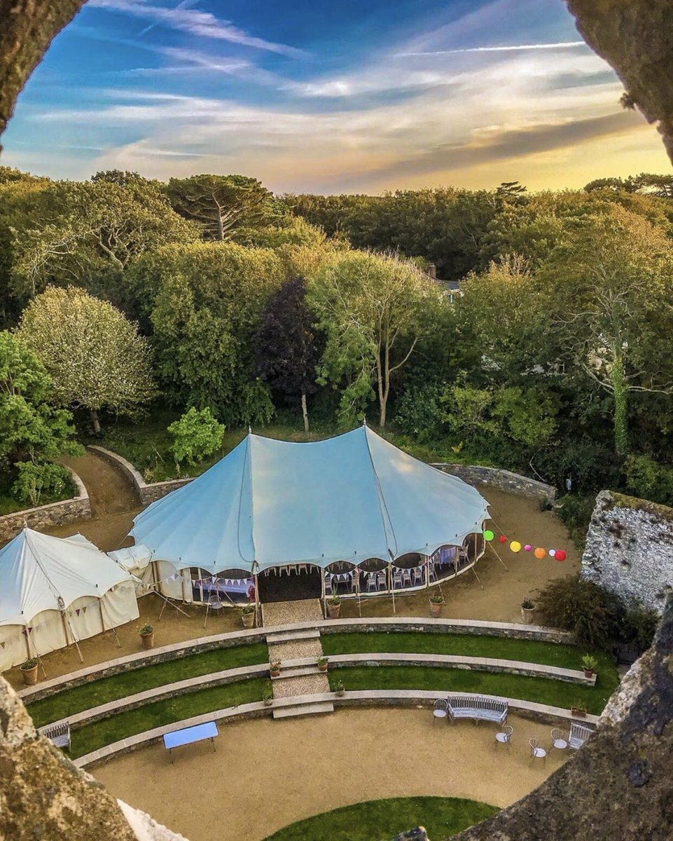 SarkHotel's tweet image. 🎭 @OperaSark combines the unique experience of world class opera &amp;amp; first class hospitality at intimate locations across the beautiful British Channel Island of Sark 🎶
Bravo! to everyone involved👏🏼
@Sark_Island ...a world apart!