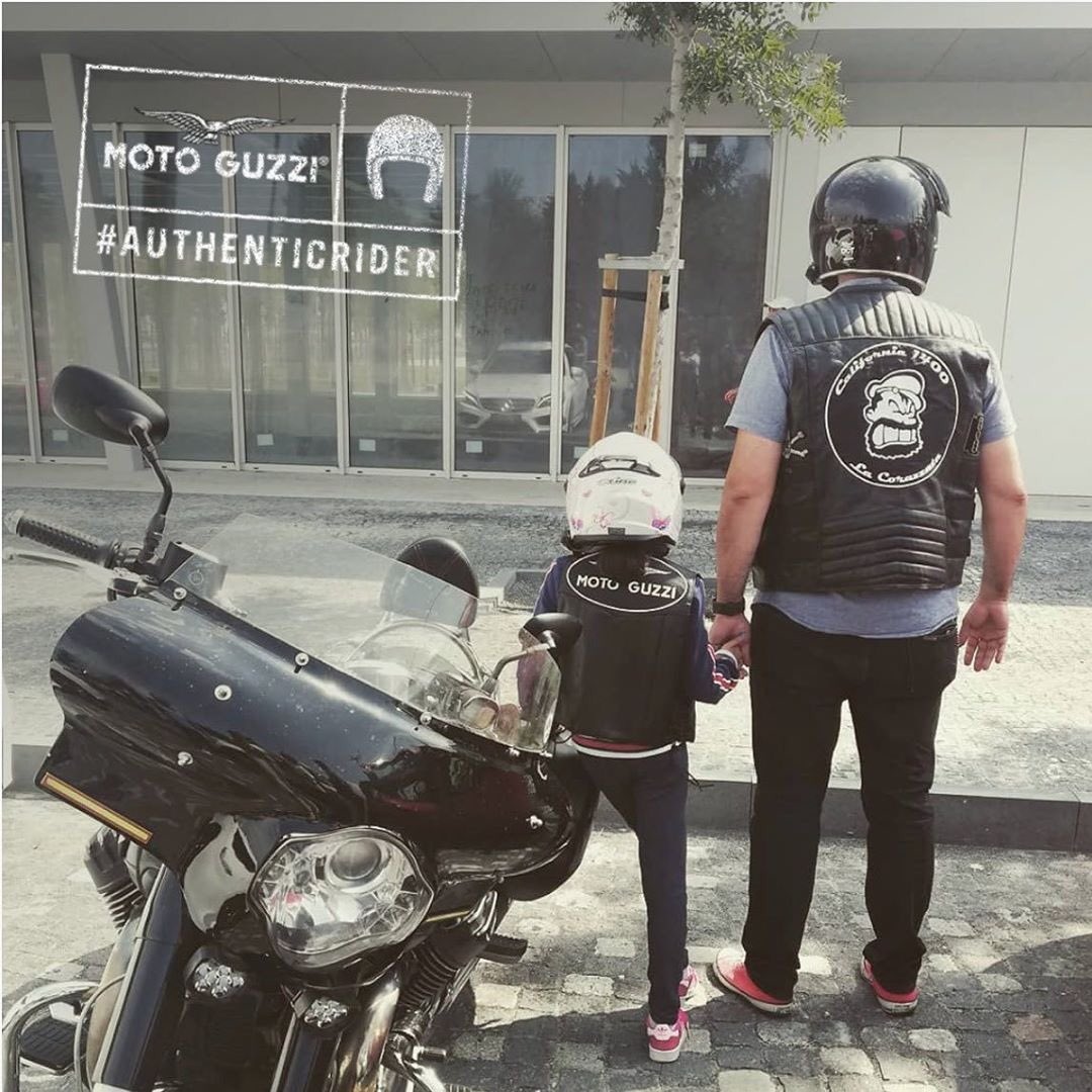 İkisinin de hayatının en güzel zamanları. Tüm öğrencilere yeni eğitim öğretim yılında başarılar dileriz. Moto Guzzi'si olan babalara da işe gitmeden önce çocuklarını okula bırakma bahanesiyle ufak gezintiler diliyoruz :) #Trendmoto #MotoGuzzi #Motosiklet #Motorcycle