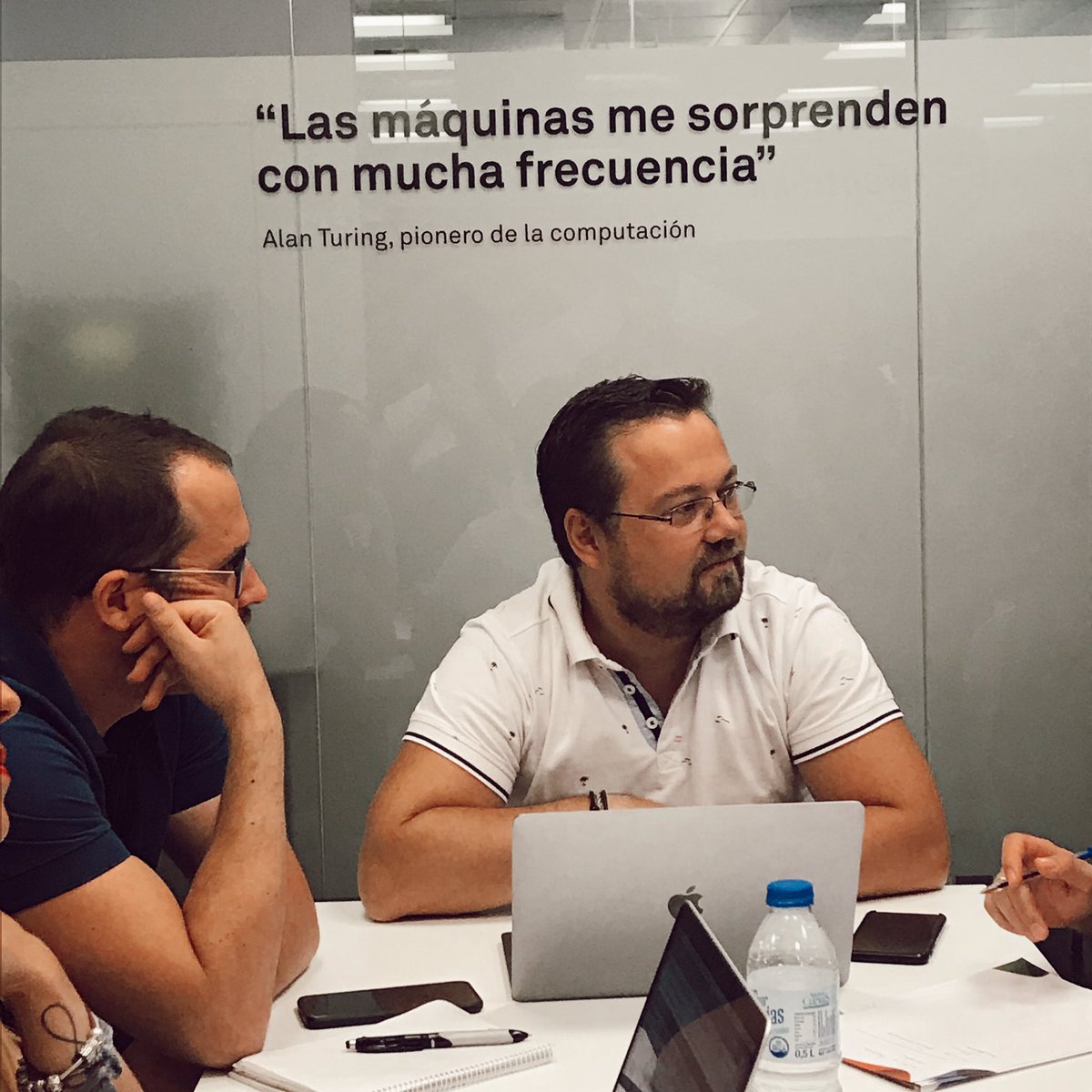 inmediastudio's tweet photo. Empezamos el Lunes con una reunión matutina para dar comienzo a los nuevos proyectos de Octubre⚡️.                               #meeting #squad https://t.co/2PZcczI4GC