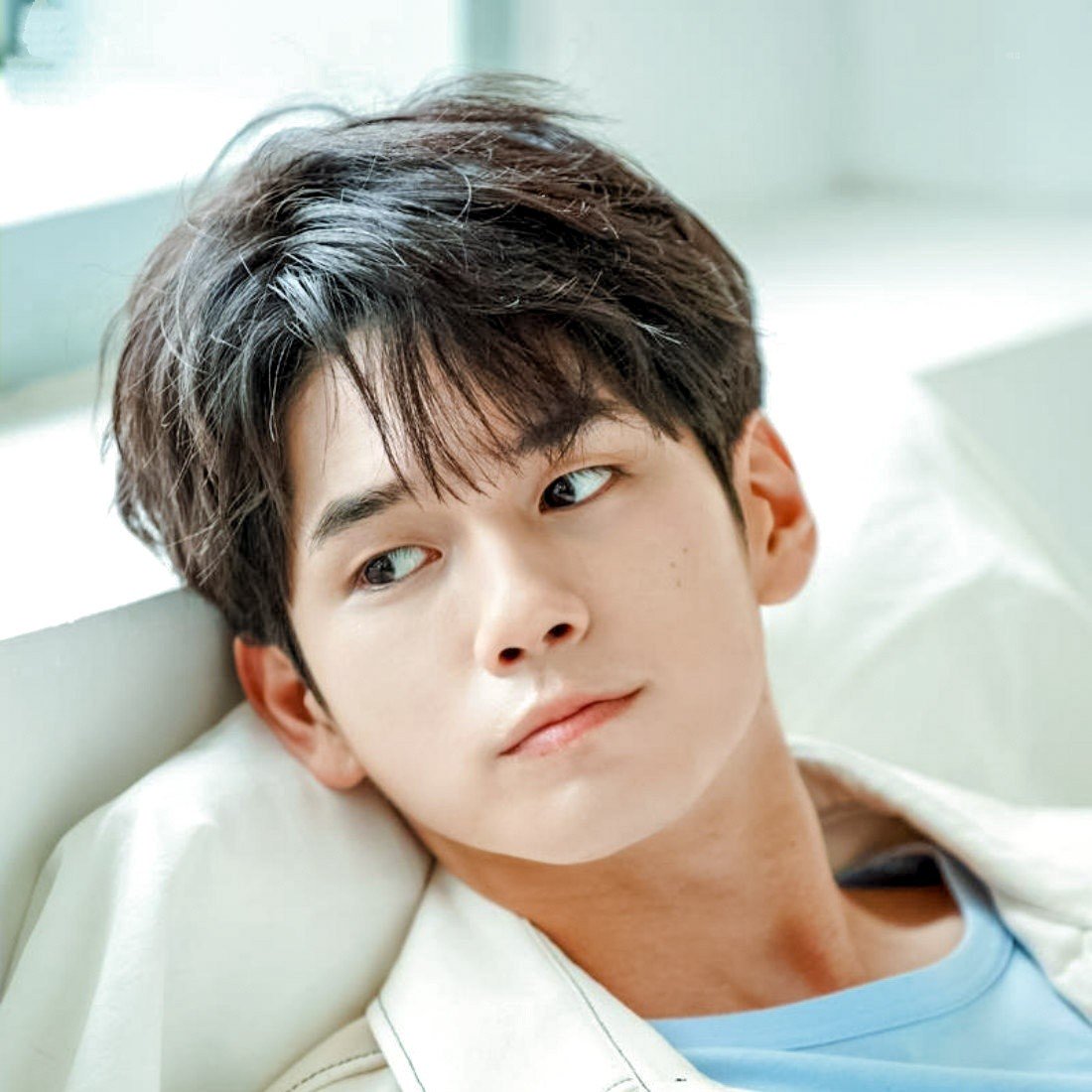 olongluv1995's tweet photo. 190908 판타지오 네이버 포스트

(로고 깜빡해서.. 재업ㅠㅠ)

#옹성우 #OngSeongwu #최준우 #열여덟의순간 #아뜰리에코롱 #AtEighteen https://t.co/MdiUyQ34Ob